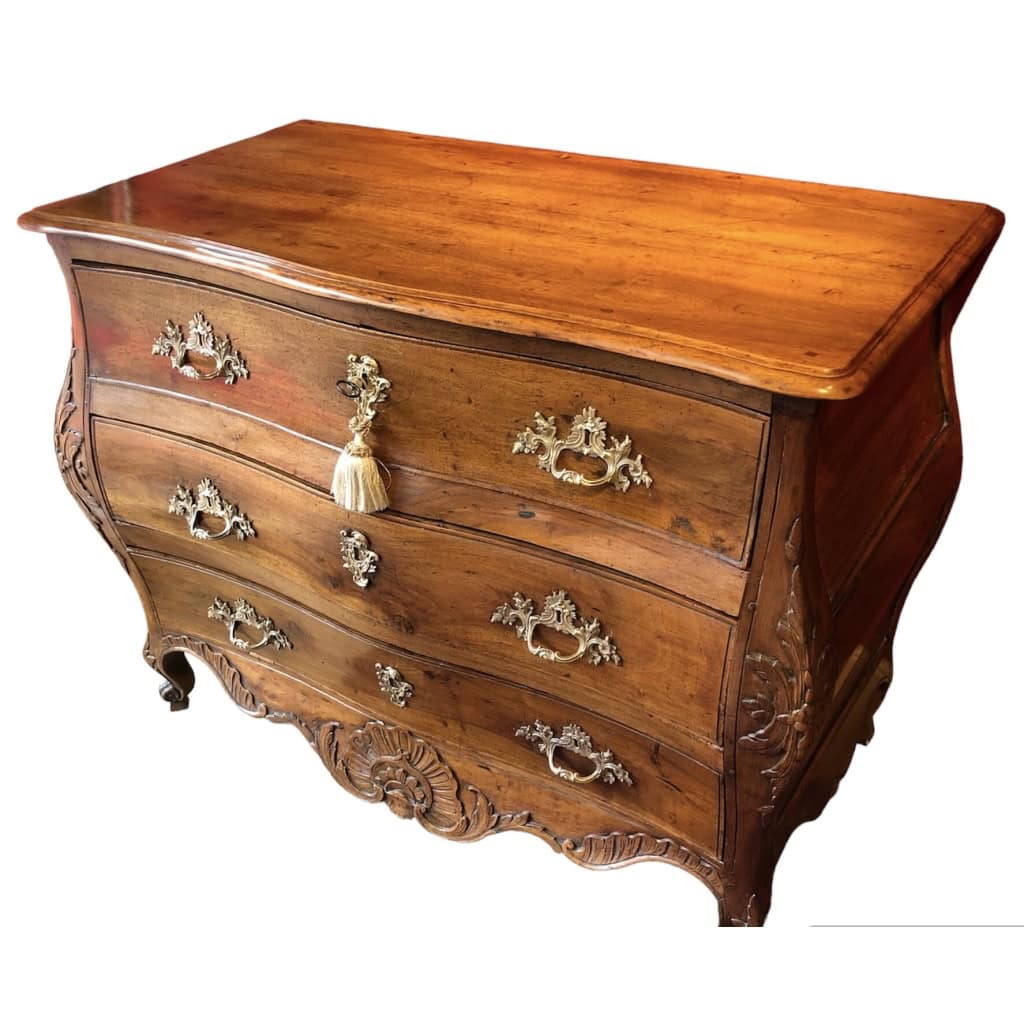 Commode XVIIIè siècle du Quercy d’époque Louis XV en noyer ouvrant par 3 tiroirs Commode XVIIIè siècle du Quercy d’époque Louis XV en noyer ouvrant par 3 tiroirs