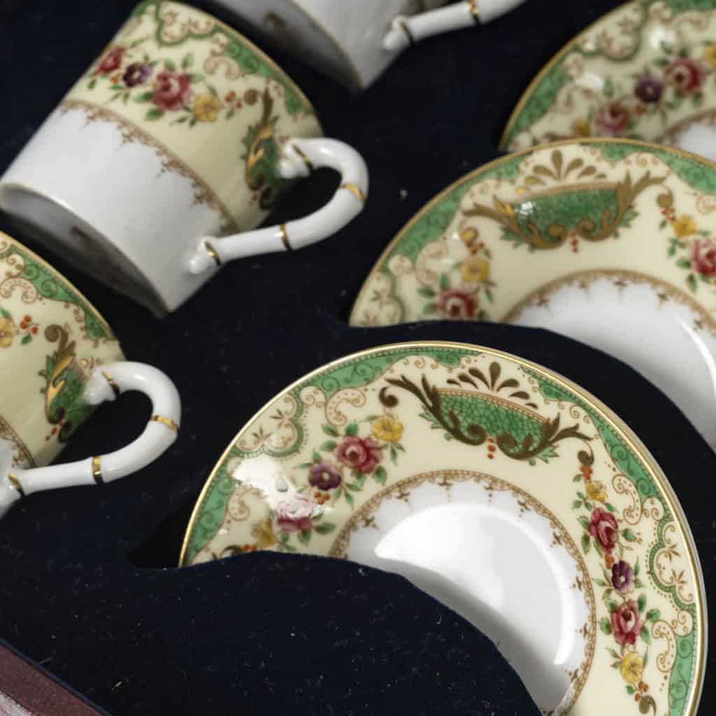 Coffret de tasses anglaises, Royal Worcester Coffret de tasses anglaises, Royal Worcester