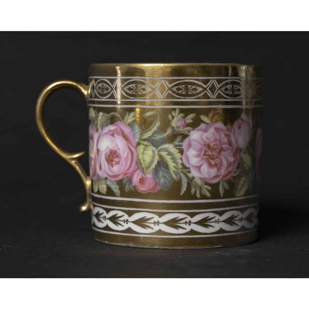 Tasse litron aux Roses XVIIIème, attribuée à Locré 1785 Tasse litron aux Roses XVIIIème, attribuée à Locré 1785