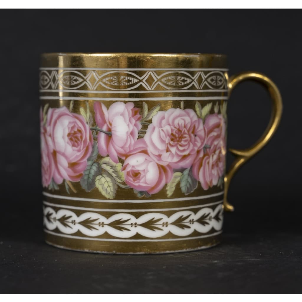 Tasse litron aux Roses XVIIIème, attribuée à Locré 1785 Tasse litron aux Roses XVIIIème, attribuée à Locré 1785