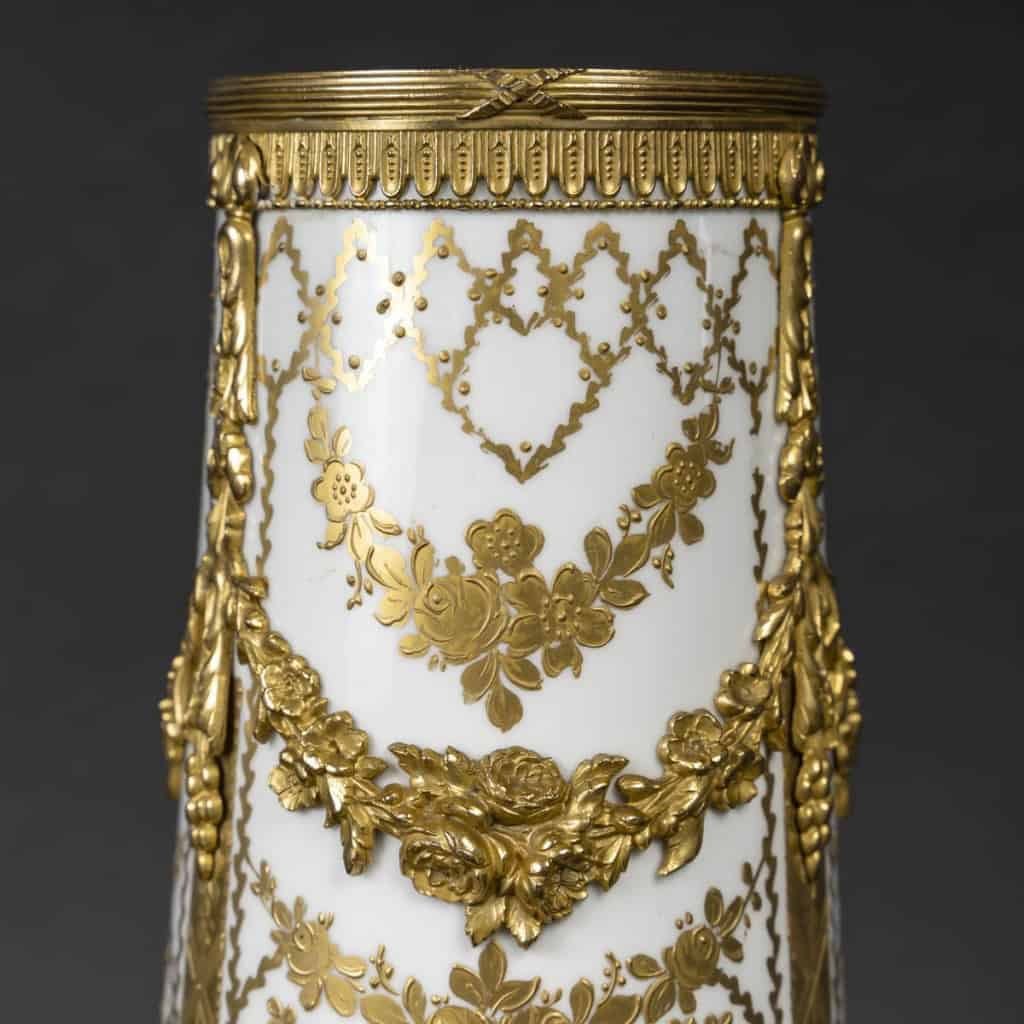 Vase blanc et or, XIXème siècle Vase blanc et or, XIXème siècle