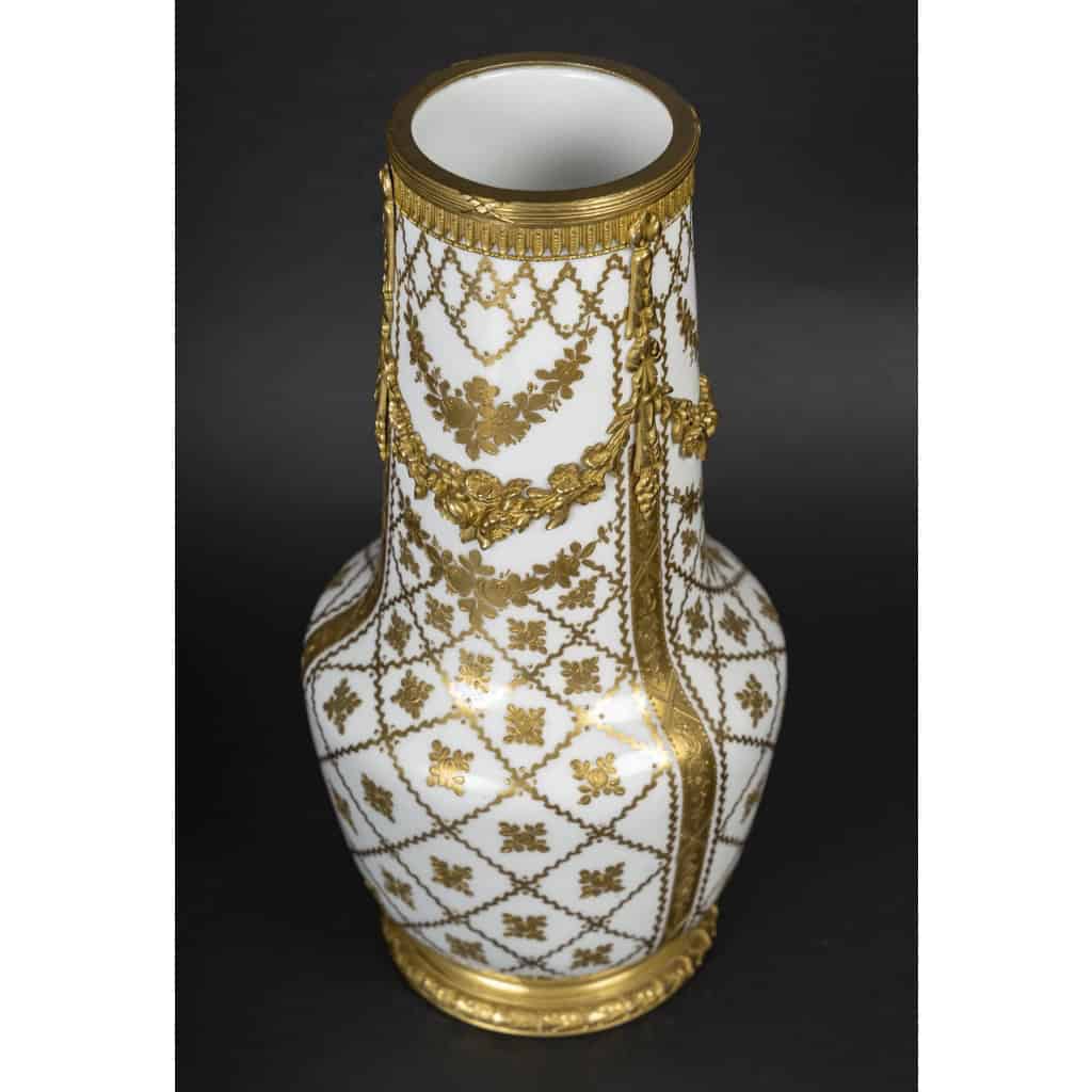 Vase blanc et or, XIXème siècle Vase blanc et or, XIXème siècle