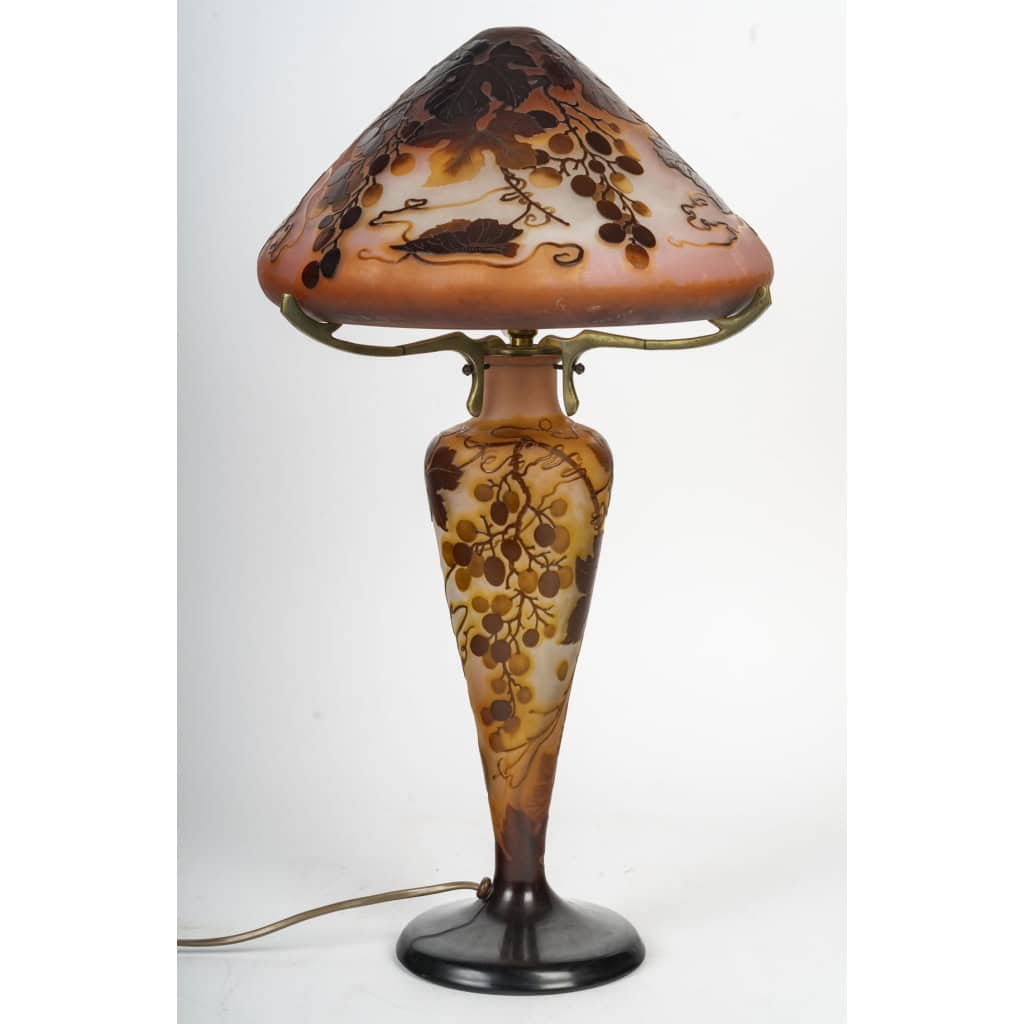 émile Gallé - Grande Lampe Champignon à Décor De Raisins Et Vignes, Pâte De Verre Art Nouveau ||||||||||