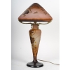 émile Gallé - Grande Lampe Champignon à Décor De Raisins Et Vignes, Pâte De Verre Art Nouveau émile Gallé - Grande Lampe Champignon à Décor De Raisins Et Vignes, Pâte De Verre Art Nouveau