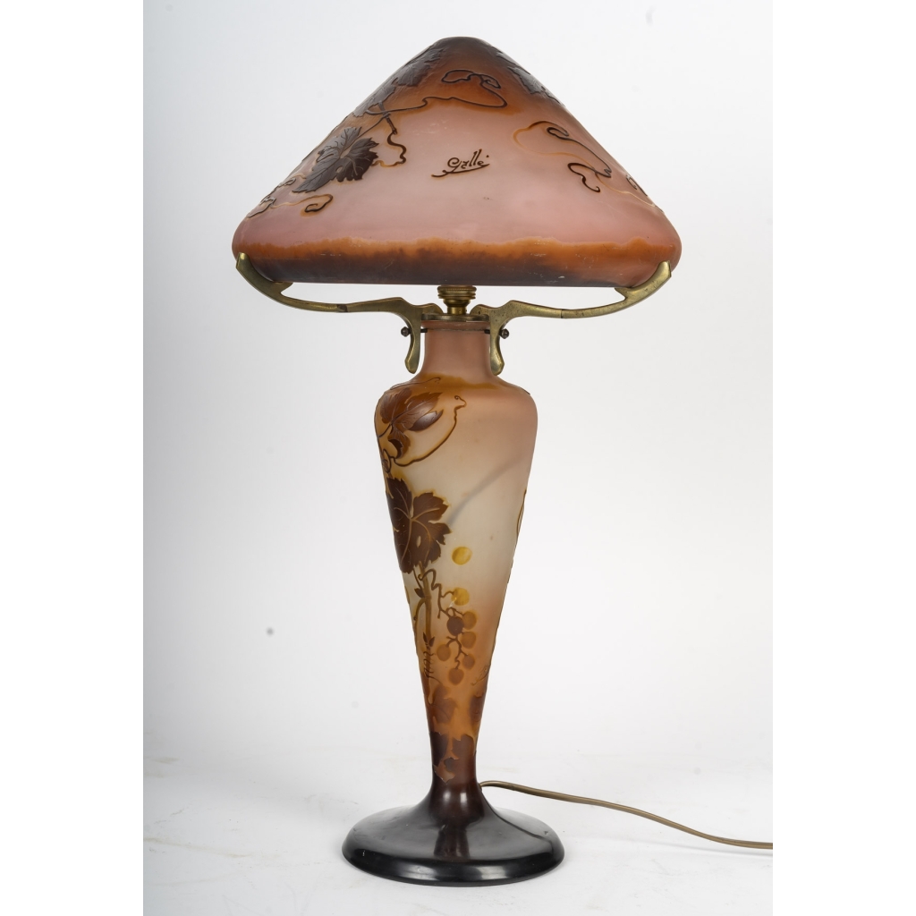 émile Gallé - Grande Lampe Champignon à Décor De Raisins Et Vignes, Pâte De Verre Art Nouveau émile Gallé - Grande Lampe Champignon à Décor De Raisins Et Vignes, Pâte De Verre Art Nouveau