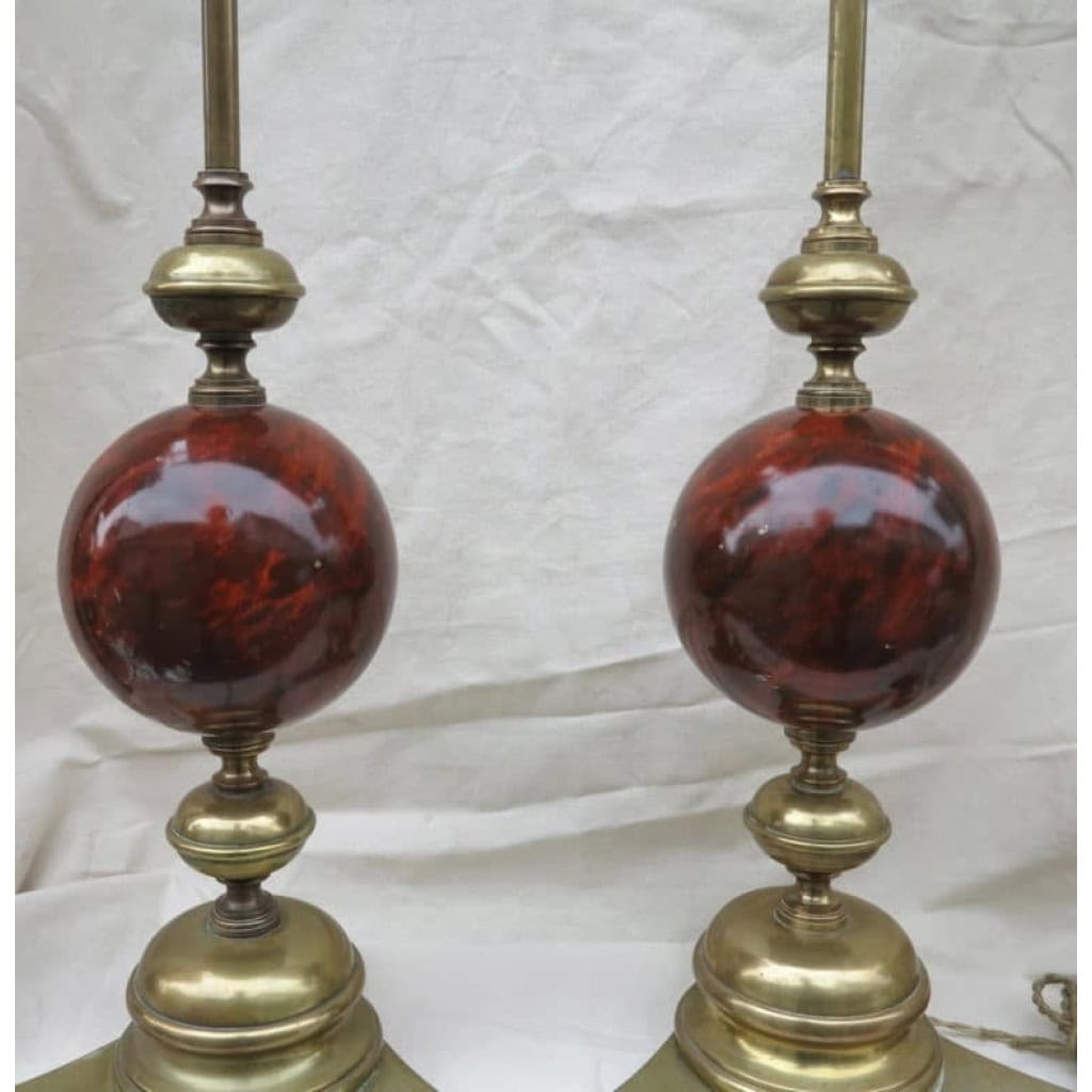 1890′ Paire de Lampes Bronze et Boules en Fer Peint en Faux Marbre Griotte 1890′ Paire de Lampes Bronze et Boules en Fer Peint en Faux Marbre Griotte