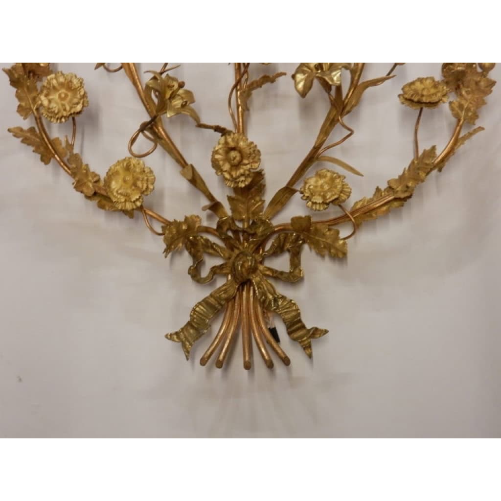 1880′ Paire d’Appliques en Bronze Doré à Décor Floral 5 Bras de Lumière 1880′ Paire d’Appliques en Bronze Doré à Décor Floral 5 Bras de Lumière