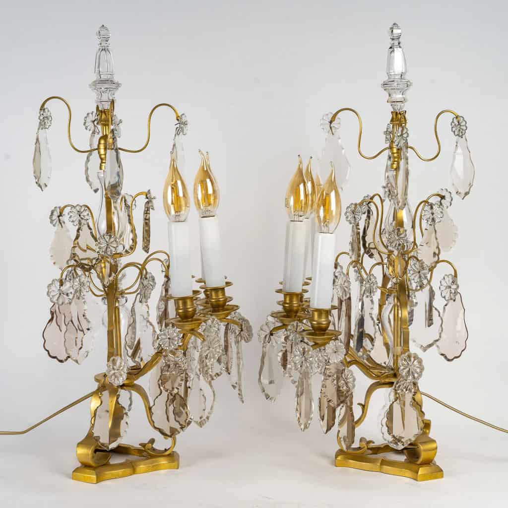 Paire de girandoles de style Louis XV en bronze doré et décor de cristal Baccarat vers 1880 