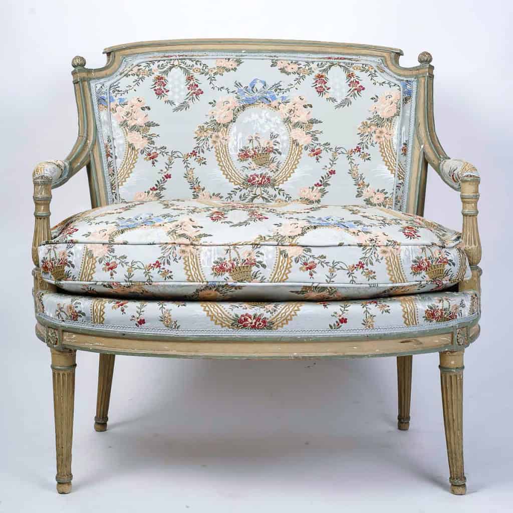 Salon composé d’un canapé et quatre fauteuils d’époque Louis XVI en bois laqué vers 1780 