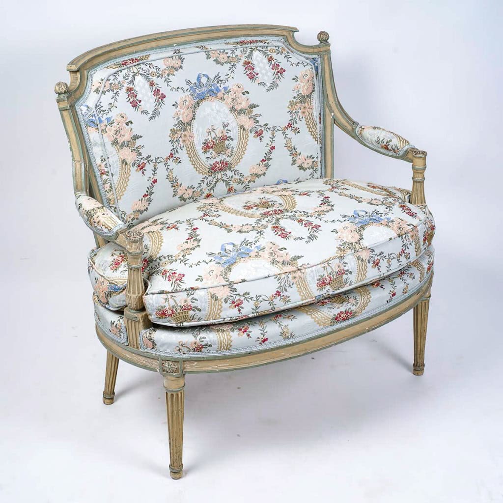 Salon composé d’un canapé et quatre fauteuils d’époque Louis XVI en bois laqué vers 1780 