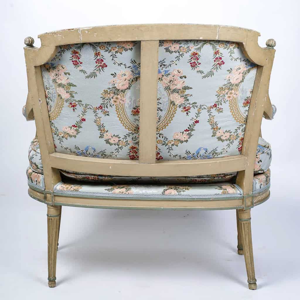 Salon composé d’un canapé et quatre fauteuils d’époque Louis XVI en bois laqué vers 1780 