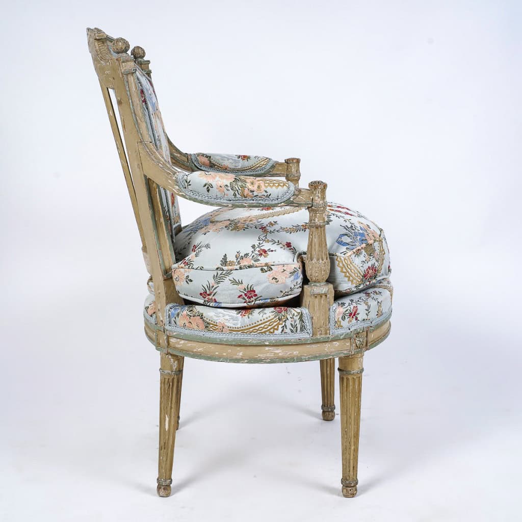 Salon composé d’un canapé et quatre fauteuils d’époque Louis XVI en bois laqué vers 1780 