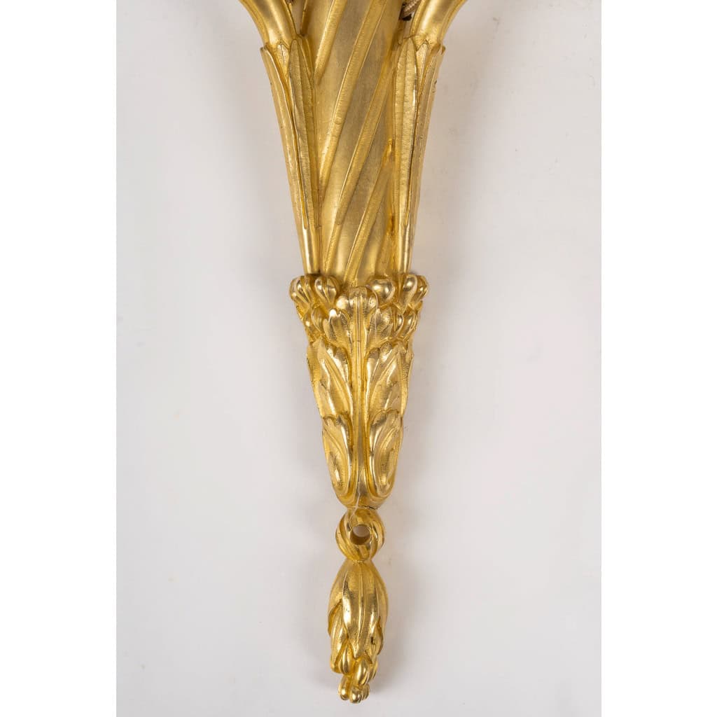 Paire d'appliques aux carquois de style Louis XVI en bronze ciselé et doré vers 1880 