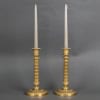 Paire de bougeoirs montés en lampes d’époque Empire en bronze finement ciselé et doré vers 1810 