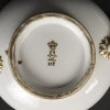 Bouillon en porcelaine blanche rehaussé de dorures, de la manufacture de royale Sèvres, marque HP du doreur, fin XVIIIe siècle 