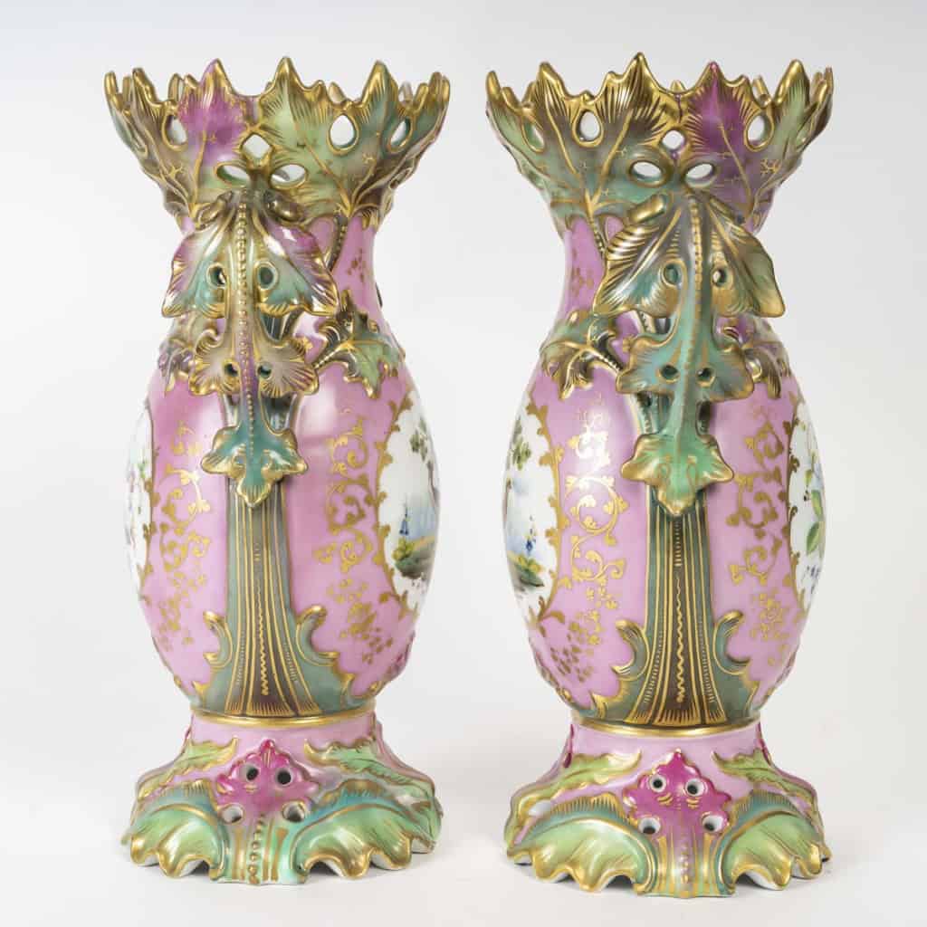 Paire de vases roses et verts de Paris 