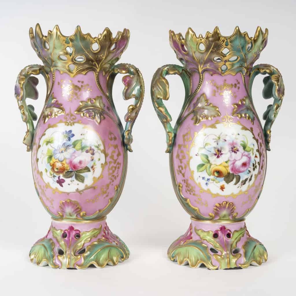 Paire de vases roses et verts de Paris 