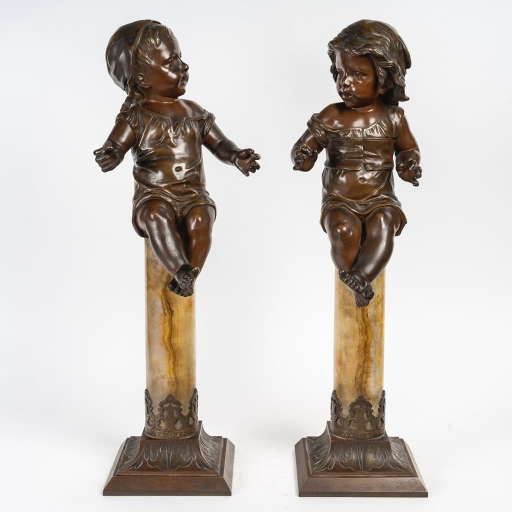 Fillette et Jeune Garçon, Paire de Sculptures en Bronze signées Lecorney, circa 1880 