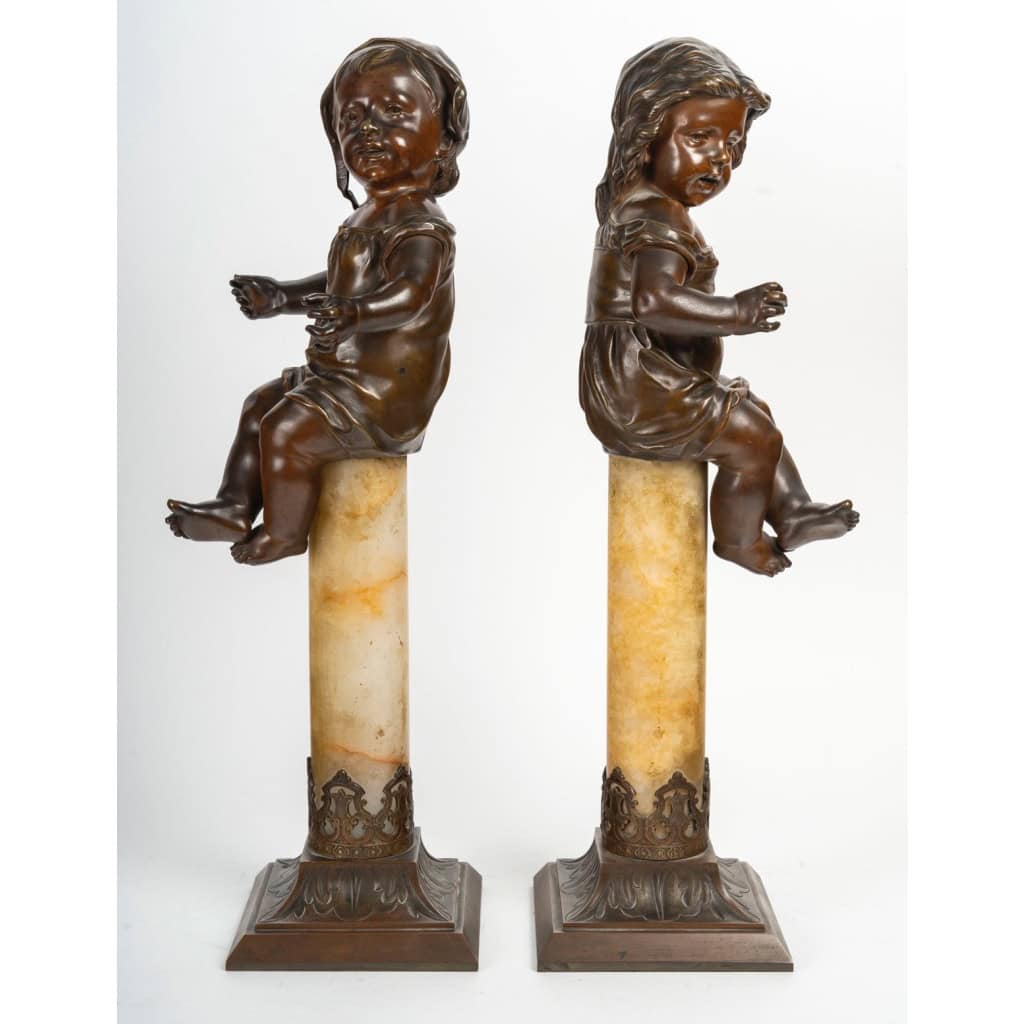 Fillette et Jeune Garçon, Paire de Sculptures en Bronze signées Lecorney, circa 1880 