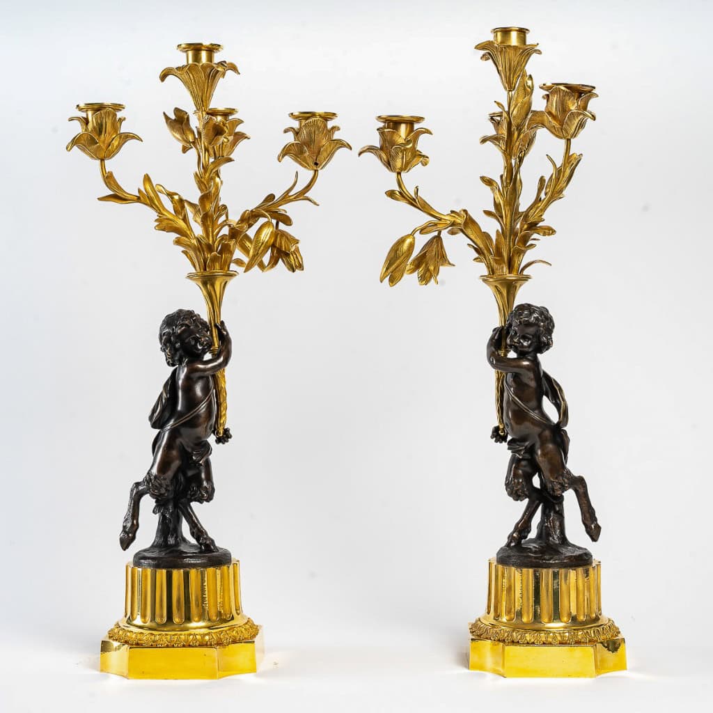 Paire de candélabres, montés en lampes, de style Louis XVI en bronze à décor de Faunes vers 1860-1880 