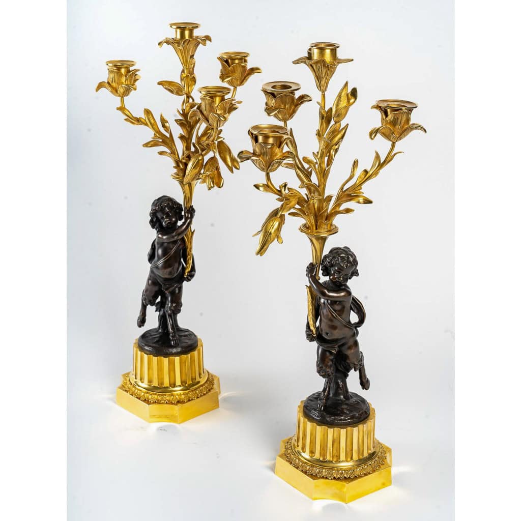 Paire de candélabres, montés en lampes, de style Louis XVI en bronze à décor de Faunes vers 1860-1880 