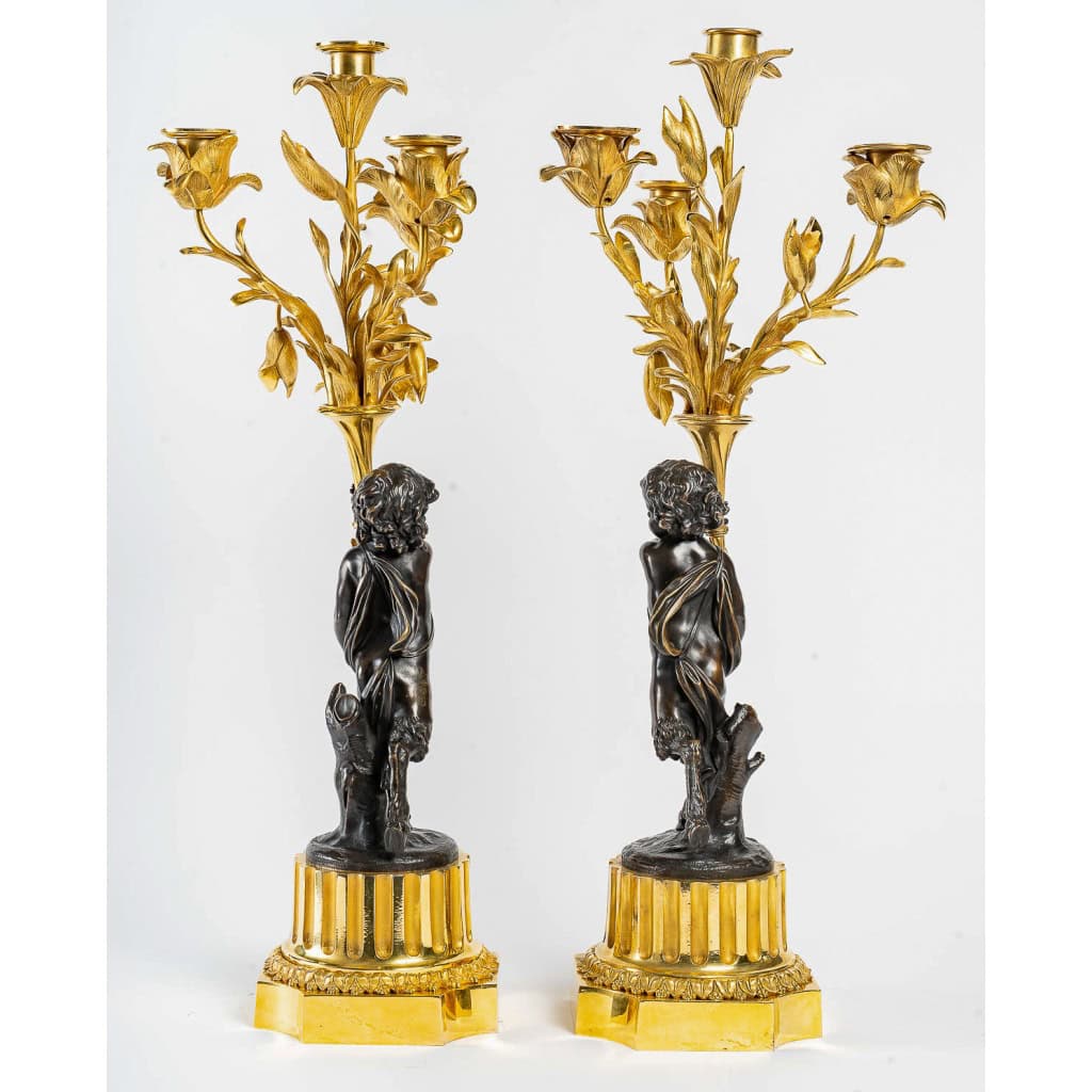 Paire de candélabres, montés en lampes, de style Louis XVI en bronze à décor de Faunes vers 1860-1880 