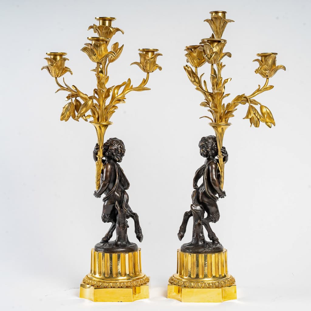 Paire de candélabres, montés en lampes, de style Louis XVI en bronze à décor de Faunes vers 1860-1880 