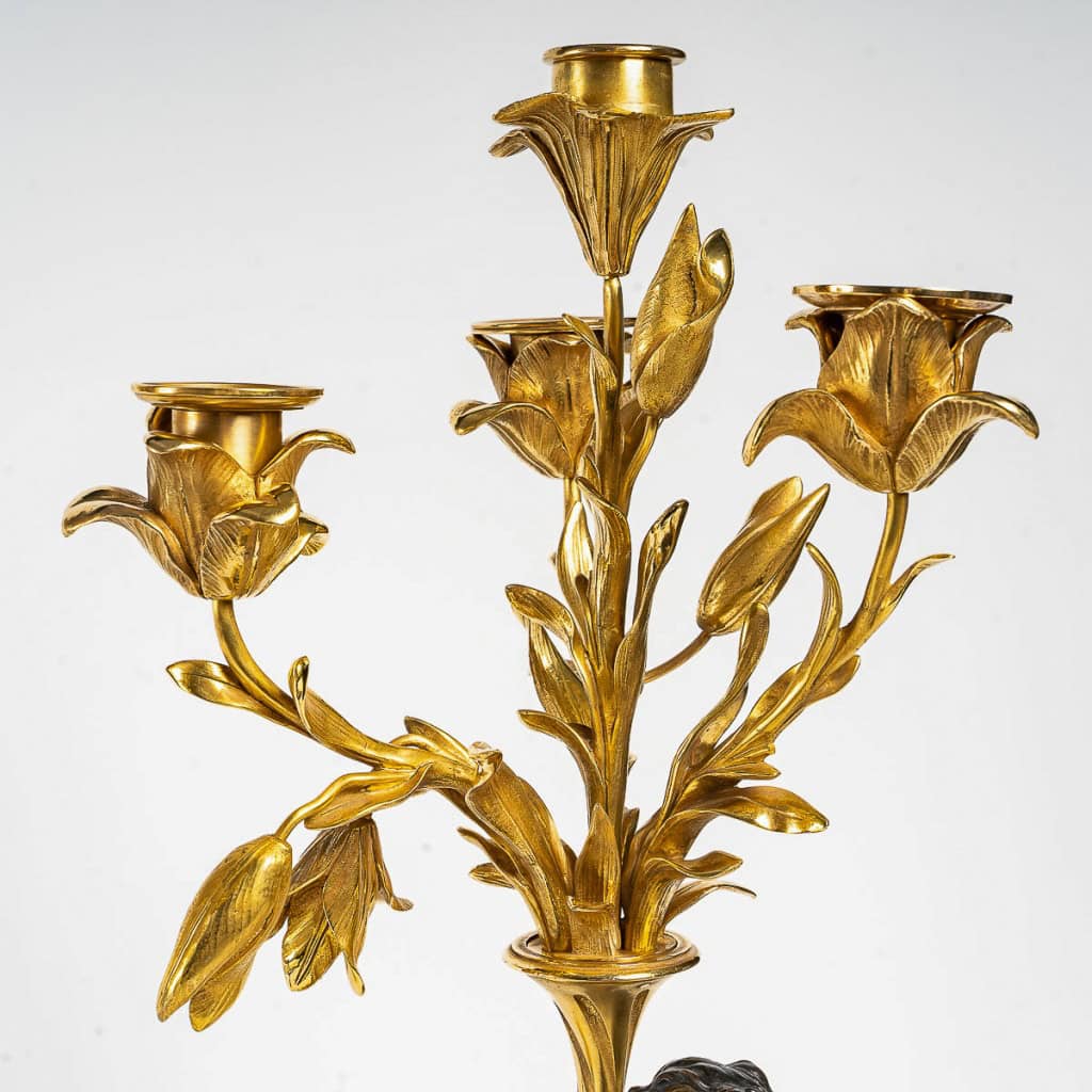 Paire de candélabres, montés en lampes, de style Louis XVI en bronze à décor de Faunes vers 1860-1880 