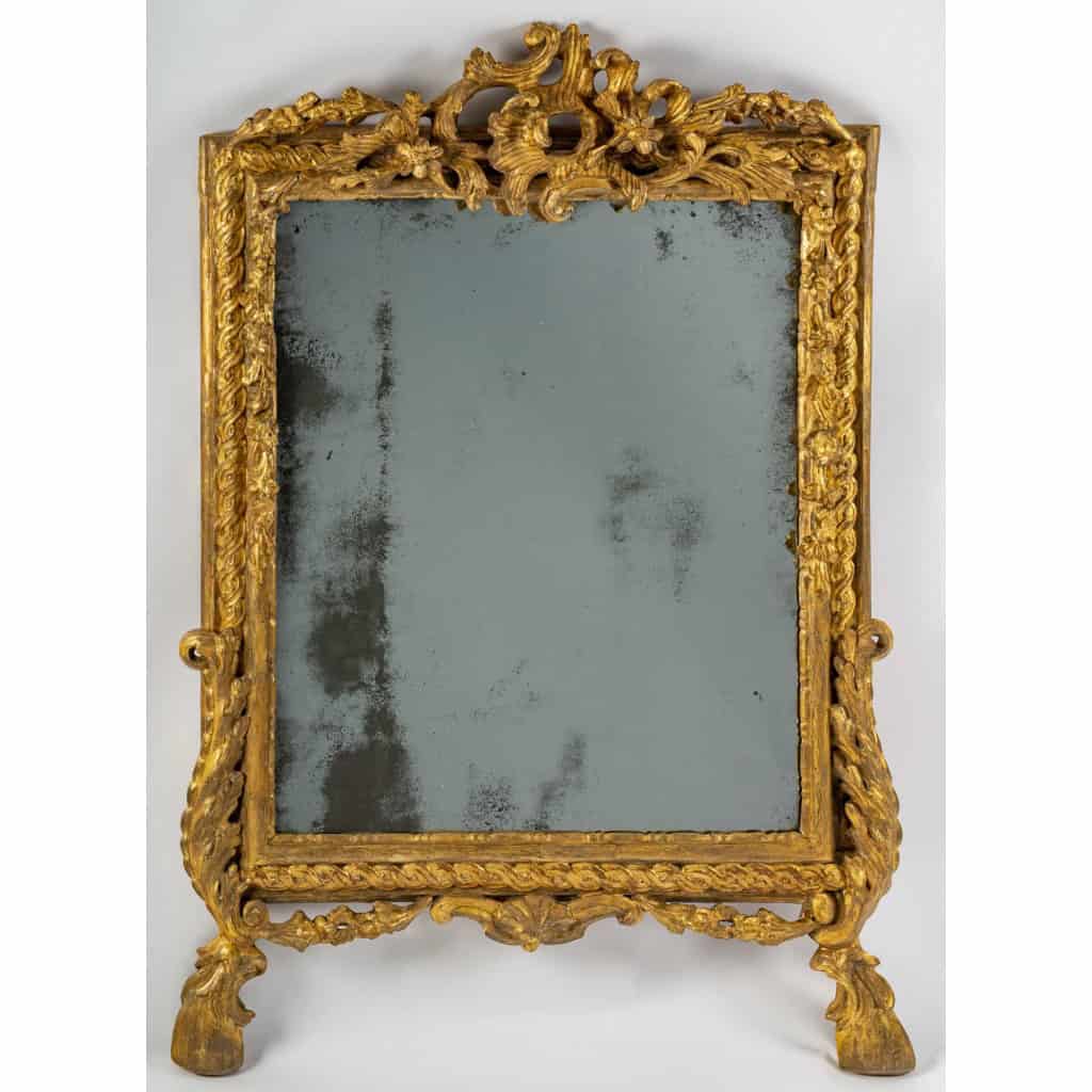 Miroir en bois sculpté et doré, travail Italien du milieu du XVIIIème siècle vers 1750-1760 