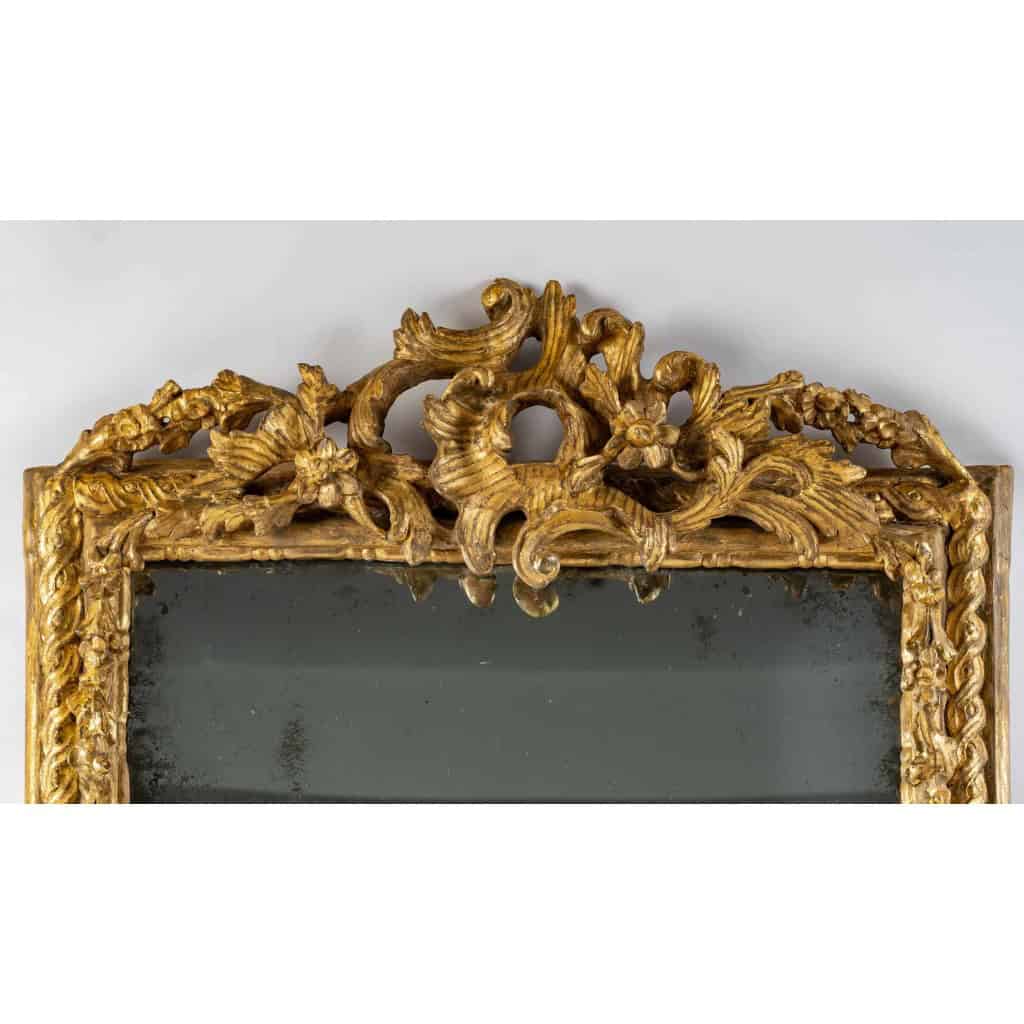 Miroir en bois sculpté et doré, travail Italien du milieu du XVIIIème siècle vers 1750-1760 