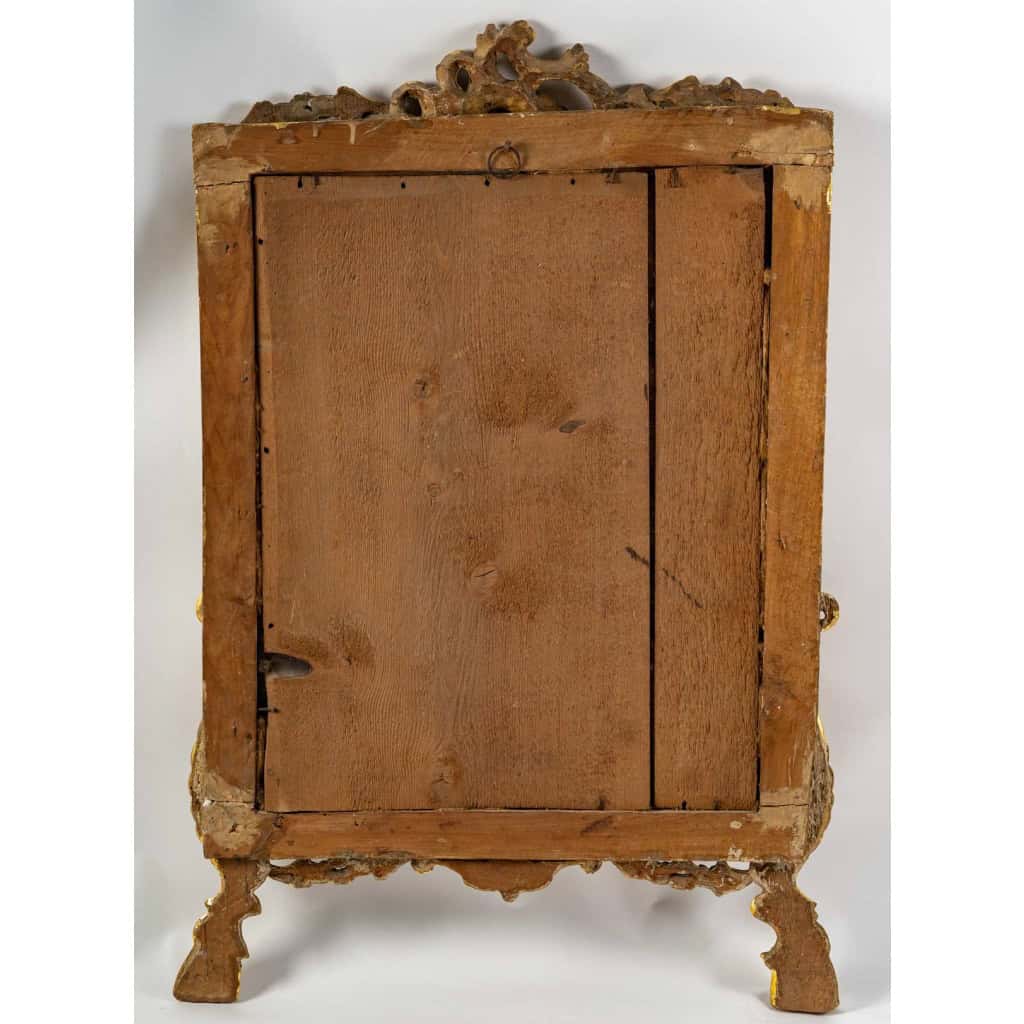 Miroir en bois sculpté et doré, travail Italien du milieu du XVIIIème siècle vers 1750-1760 