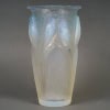 Vase "Ceylan" verre opalescent patiné bleu de René LALIQUE 