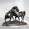 Sculpture - Groupe De Chevaux Arabes "Accolade" , Pierre-Jules Mêne (1810-1879) ​​​​​​​- Bronze 