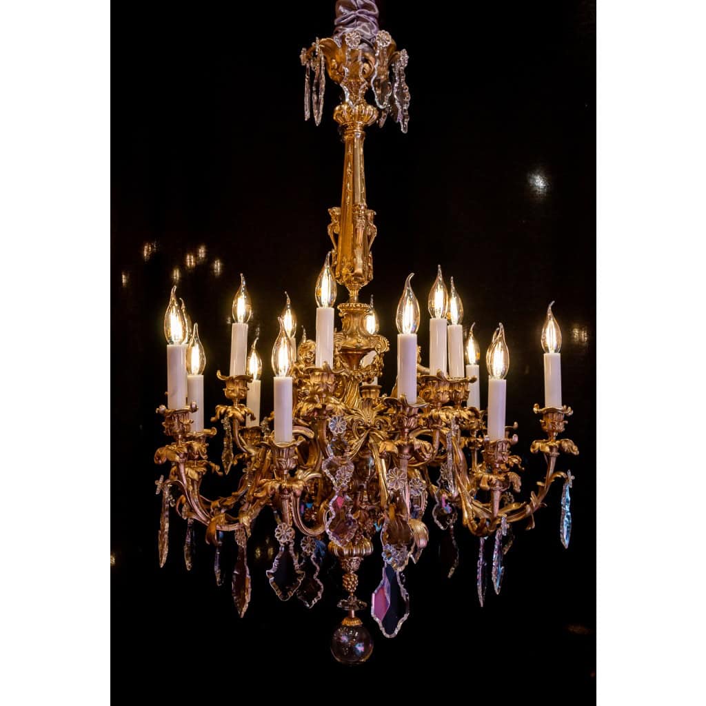 Victor Raulin Lustre en bronze ciselé et doré de style Louis XV aux Amours vers 1880 