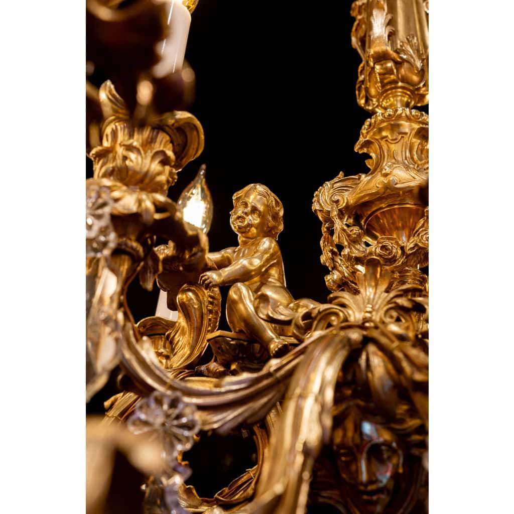 Victor Raulin Lustre en bronze ciselé et doré de style Louis XV aux Amours vers 1880 