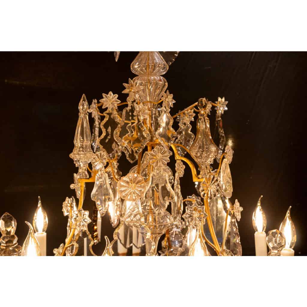 Lustre d’époque Louis XV en bronze doré à décor de poignards et plaquettes en cristal taillé vers 1760 