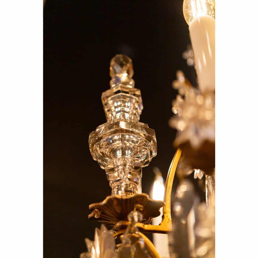 Lustre d’époque Louis XV en bronze doré à décor de poignards et plaquettes en cristal taillé vers 1760 