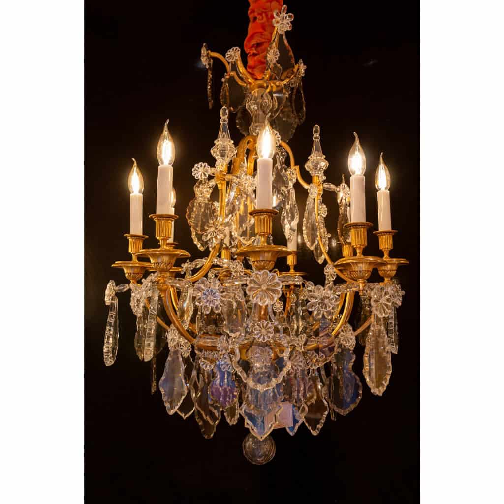 Maison Baguès Lustre de style Louis XVI en bronze doré et cristal taillé vers 1920 