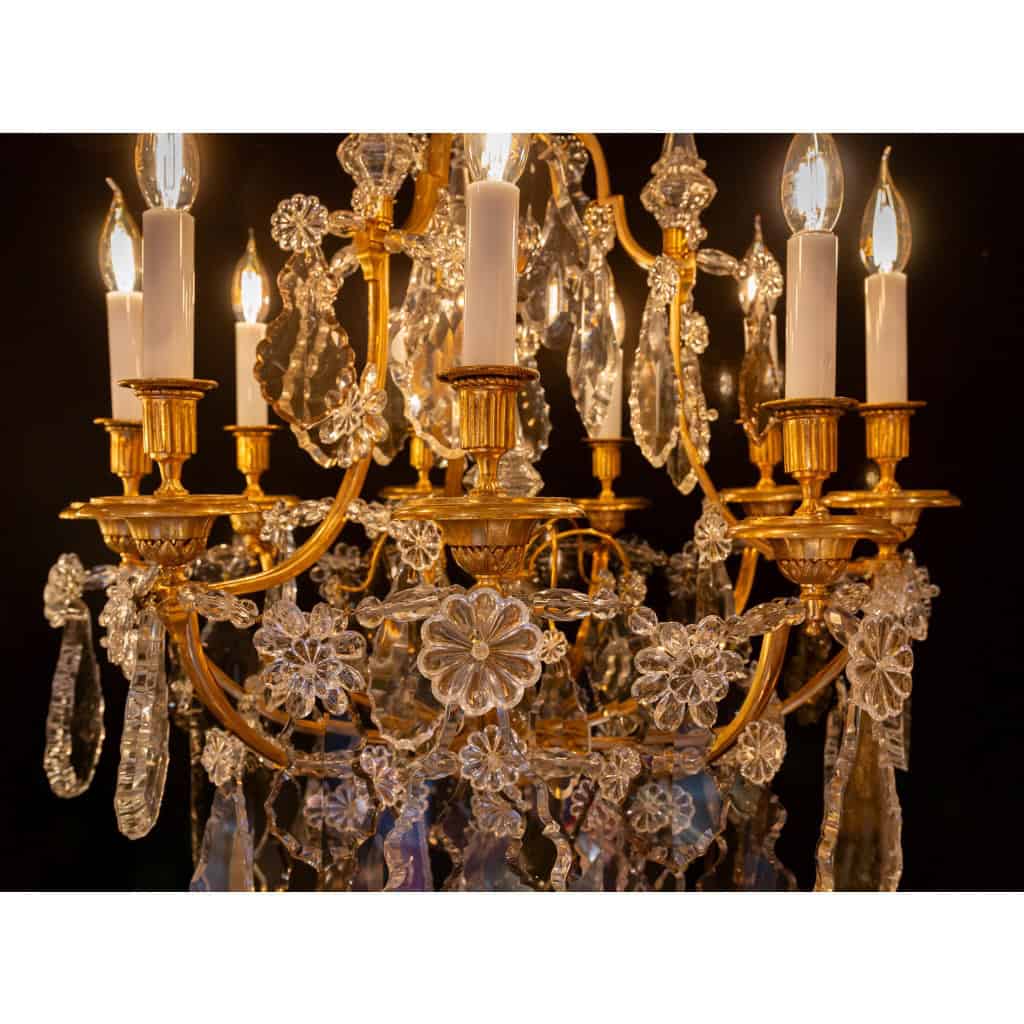 Maison Baguès Lustre de style Louis XVI en bronze doré et cristal taillé vers 1920 