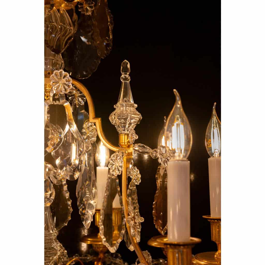 Maison Baguès Lustre de style Louis XVI en bronze doré et cristal taillé vers 1920 