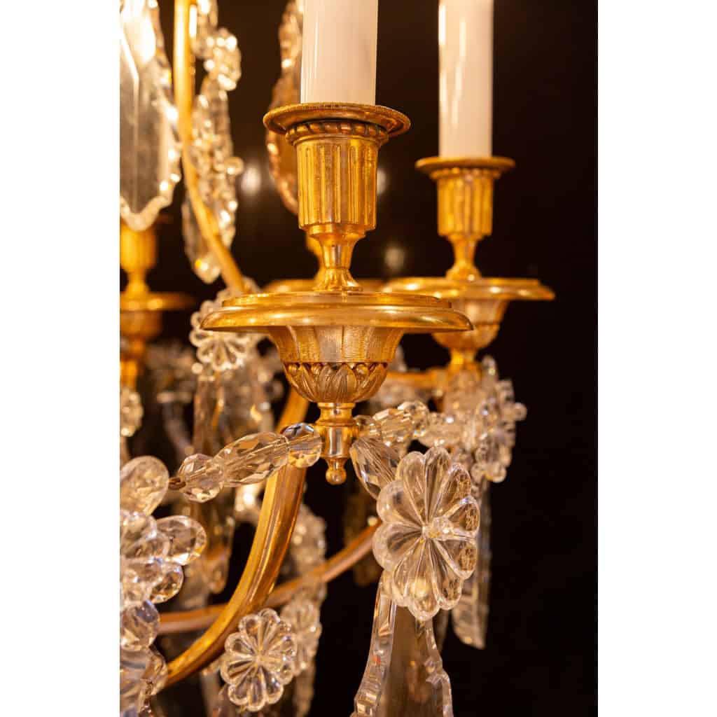 Maison Baguès Lustre de style Louis XVI en bronze doré et cristal taillé vers 1920 