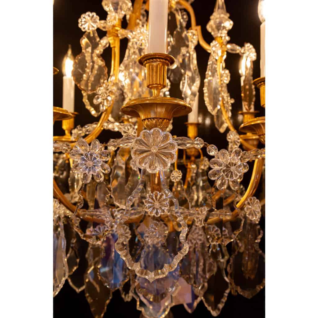 Maison Baguès Lustre de style Louis XVI en bronze doré et cristal taillé vers 1920 