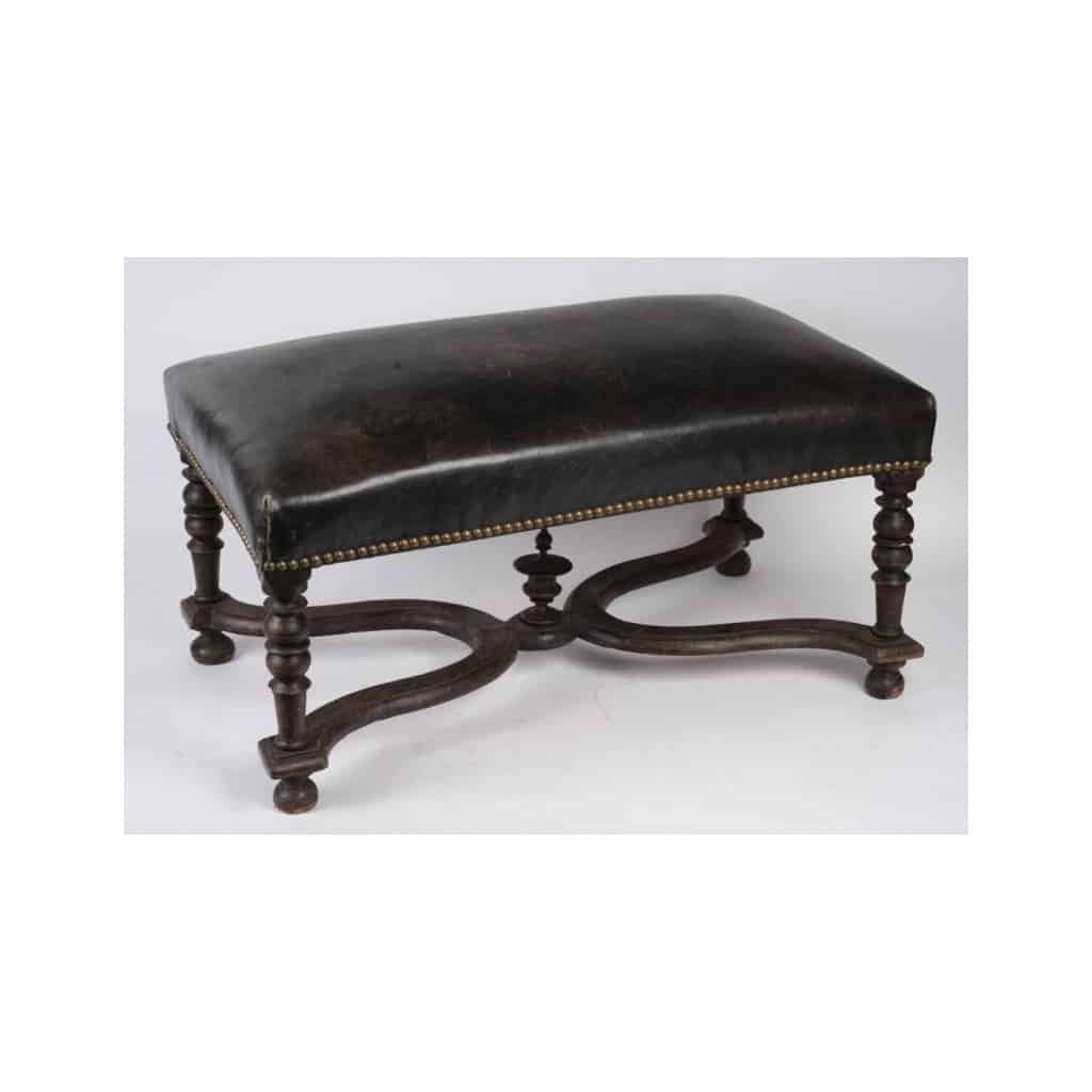 Tabouret en chêne du XIXème siècle, recouvert de cuir, époque Napoléon III. 