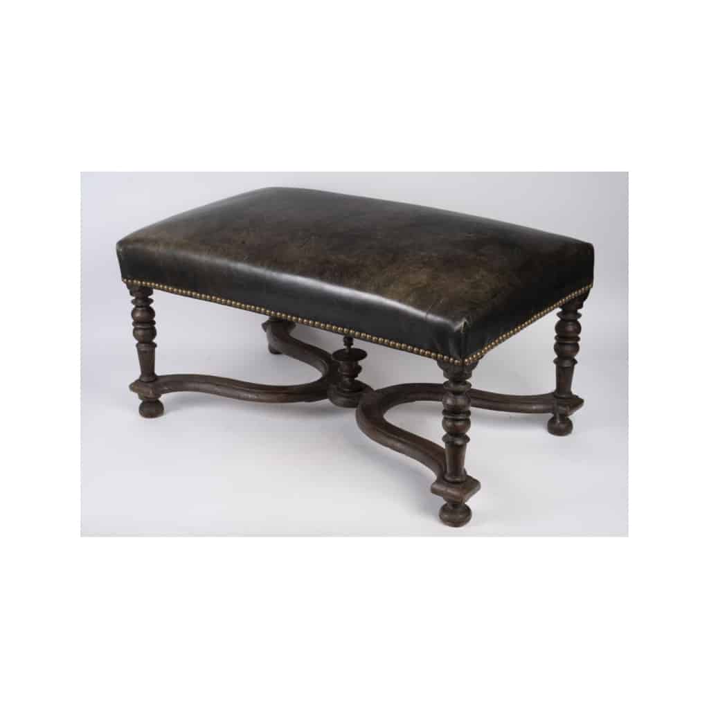 Tabouret en chêne du XIXème siècle, recouvert de cuir, époque Napoléon III. 