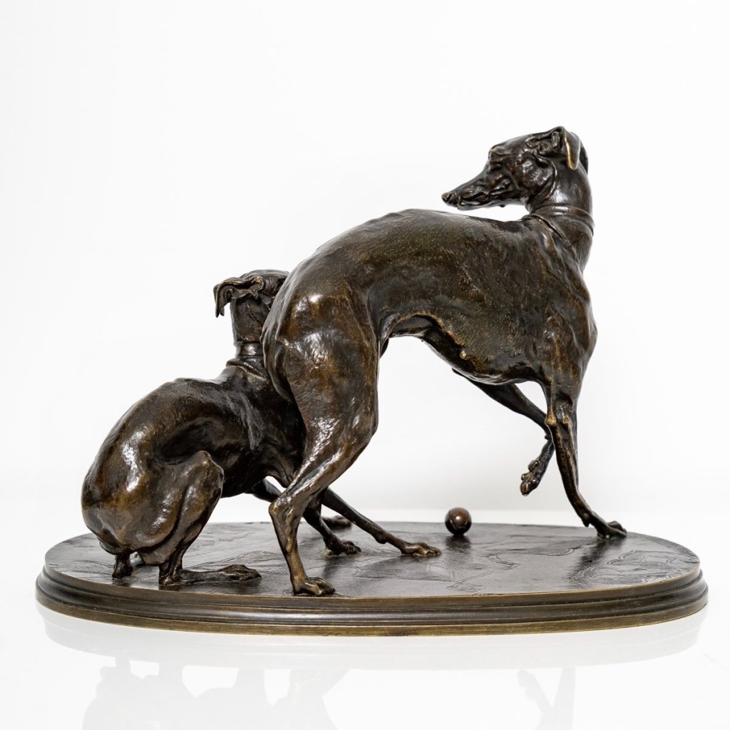 Sculpture - Groupe De Deux Levrettes Jouant à La Boule , Pierre-Jules Mêne (1810-1879) - Bronze 