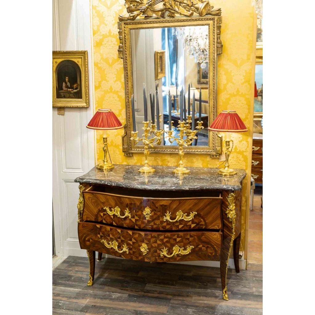 Gilles Joubert et Roger Vandercruse dit Lacroix Commode sauteuse en marqueterie et bronze au C couronné vers 1755 