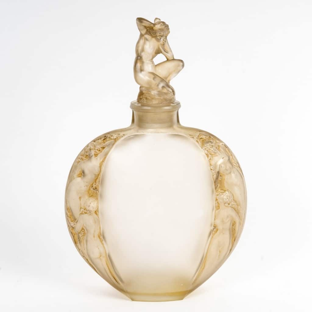 1920 René Lalique - Vase Méplat Sirènes Avec Bouchon Figurine Verre Blanc Patiné Sépia 