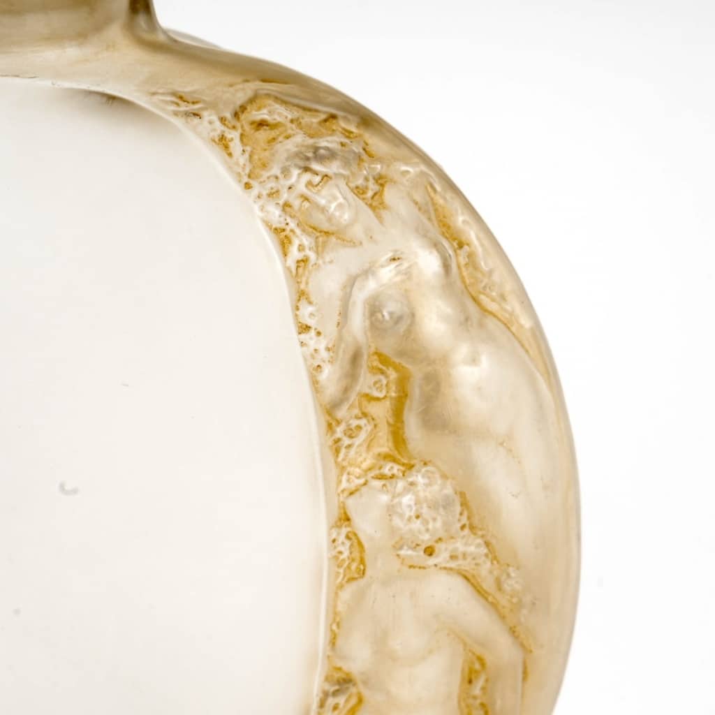 1920 René Lalique - Vase Méplat Sirènes Avec Bouchon Figurine Verre Blanc Patiné Sépia 