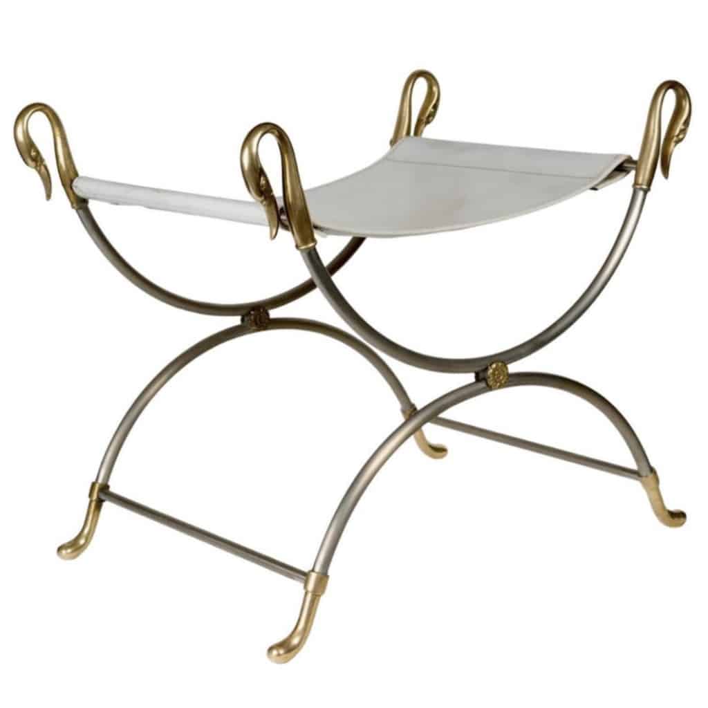 1970 Tabouret curule en bronze doré et argenté modèle « Swans » de la Maison Charles. 