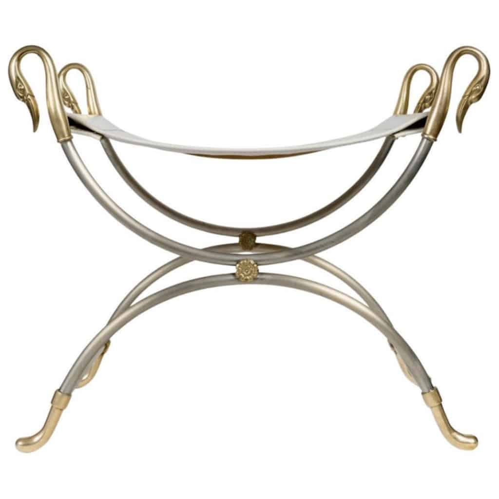 1970 Tabouret curule en bronze doré et argenté modèle « Swans » de la Maison Charles. 